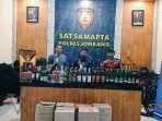 Polisi Amankan Seorang Pemuda dan Ratusan Botol Miras dari Berbagai Merk di Jombang
