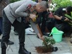 Peduli Lingkungan Kapolda Jatim Kunjungi PT Aplus Pasific Tanam 3.000 Pohon di Gresik