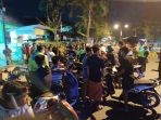“Balap liar”, Polisi Giring Puluhan Motor dan Pengendaranya Dengan Berjalan Kaki Ke Polres Pamekasan