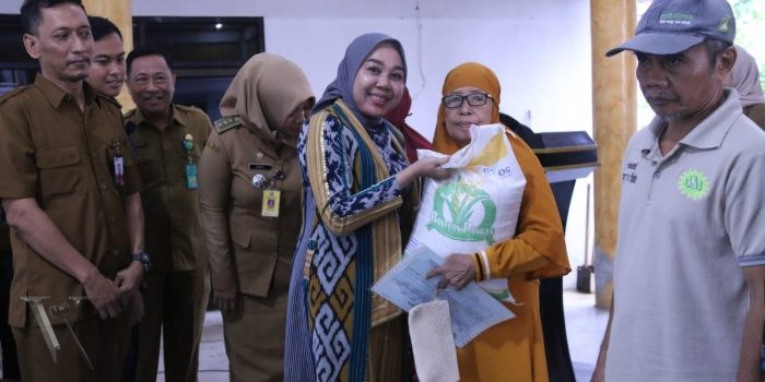 Sebanyak 4.342 KPM Kecamatan Gedangan Terima Bantuan Pangan Beras