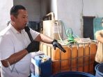 Terbongkar! Pabrik Miras Ilegal di Malang Produksi 250 Liter Arak Sekali Operasi