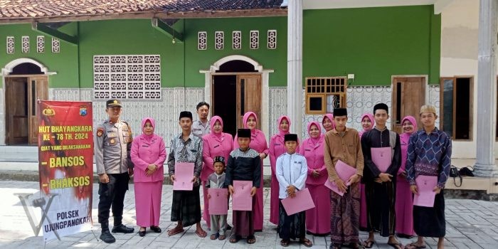 Polsek Ujungpangkah Berbagi Kebahagiaan dengan Santunan Anak Yatim Piatu di Pondok Pesantren