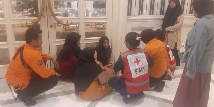 49 Orang Terjebak di Lift Gedung Grand Empire Palace Surabaya