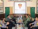 Sinergitas TNI – Polri, Polres Ngawi Beri Tumpeng dan Kue Ulang Tahun ke Yon Armed 12 Kostrad