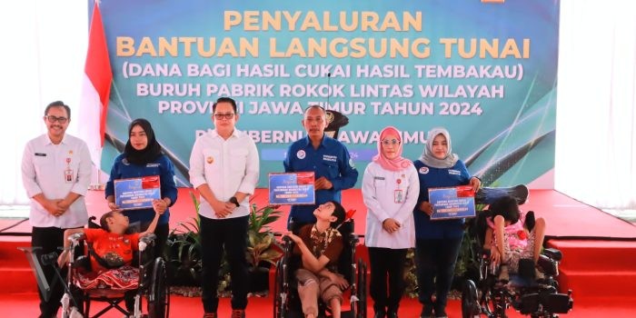 Buruh Rokok Surabaya Dapat BLT DBHCHT dari Pj. Gubernur Adhy