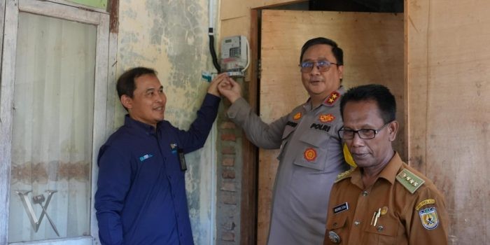 Rayakan HUT RI ke-79, Donasi Pegawai PLN Nyalakan 7.357 Sambungan Listrik Gratis bagi Keluarga Kurang Mampu