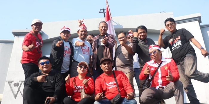 Aliansi Wartawan Surabaya Gelar Upacara Bendera dan Aksi Sosial di Hari Kemerdekaan RI ke-79