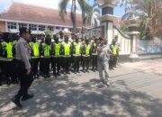 Bakar Ban dan Lempar Telur Busuk, Warnai Aksi Evaluasi Kepemimpinan Pj Bupati Pamekasan