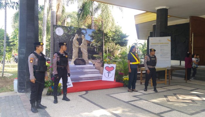 Polres Gresik Jaga Kondusivitas, Amankan Ibadah Minggu di Gereja