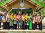 Hj. Sri Winarti Munir Ketua IIK Perhutani Bondowoso Kunjungi TK Tunas Rimba, Berikan Bantuan dan Motivasi