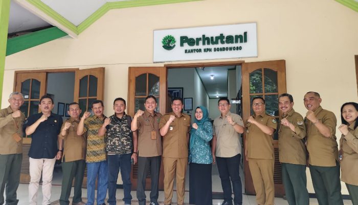 Lawatan Kerja Pj Bupati Bondowoso ke Perum Perhutani KPH Bondowoso Perkuat Sinergi Pengembangan Wisata dan Kesejahteraan Petani Kopi