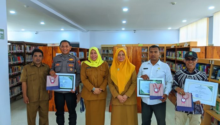 Peringati Hari Kunjung Perpustakaan 2024, Aipda Liwail Amri Raih Penghargaan Pemustaka Terbaik Kabupaten Sampang