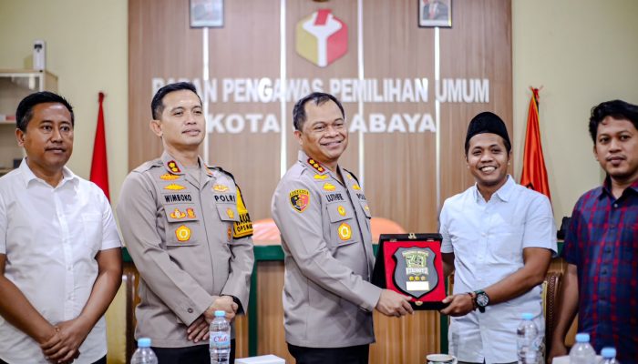 Kapolrestabes Surabaya Pastikan Keamanan dan Kesiapan Pilkada 2024, Cek Gudang Logistik KPU