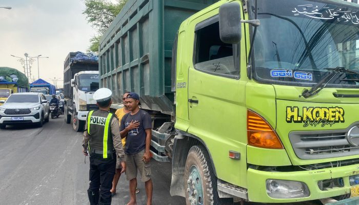 Operasi Zebra Semeru 2024, Satlantas Polres Gresik Tindak Puluhan Truck di Jalur Utara