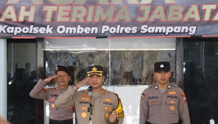 Kapolres Sampang Pimpin Upacara Sertijab Kapolsek Omben