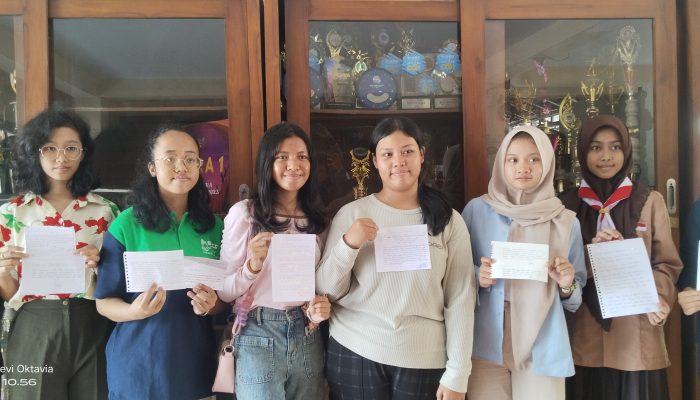 Siswa Kelas 12 SMAN 10 Surabaya Ungkapkan Kekhawatiran Atas Kepindahan Kepala Sekolah Budi