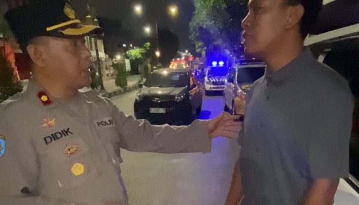Kapolsek Simokerto Cegah Kecelakaan Maut dengan Operasi Dini Hari: “Bentuk Kasih Sayang Kami pada Masyarakat”