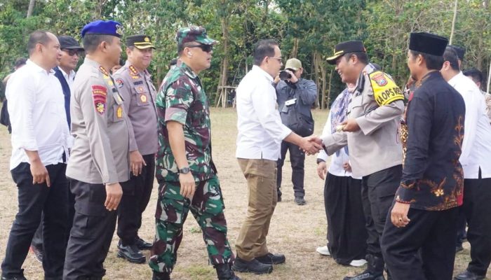 Kapolres Gresik dan Forkopimda Dampingi KASAD Resmikan Program Pipanisasi TNI Manunggal Air di Pulau Bawean