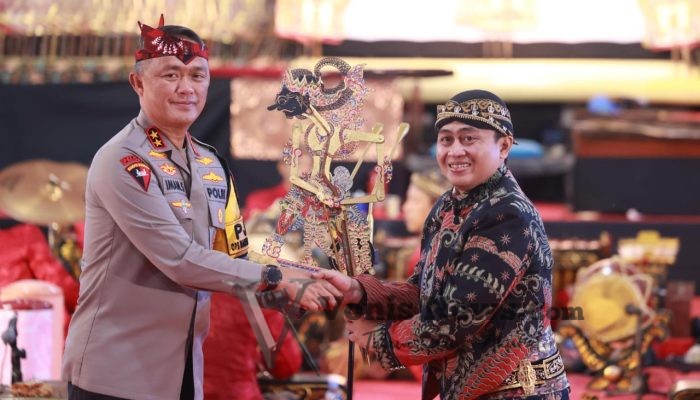 Polda Jatim Gelar Wayang Kulit untuk HUT Korps Brimob ke-79 dan Polairud ke-74: Lestarikan Budaya Lokal