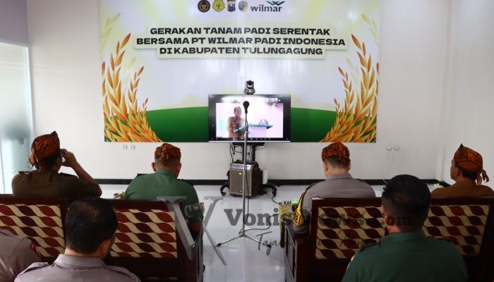 Polres Tulungagung Bersama PT Wilmar dan Pemerintah Desa Gelar Tanam Padi Serentak untuk Dukung Ketahanan Pangan