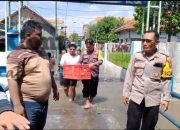 Polres Jombang Salurkan Bantuan untuk Warga Terdampak Banjir di Desa Pulo Lor