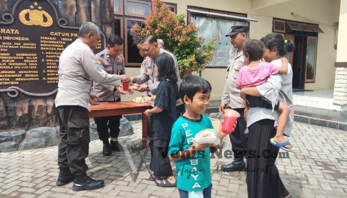 Polres Kediri Kota Bagikan Makanan Bergizi dan Jus Buah Gratis untuk Anak-Anak