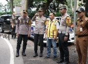 Mitigasi Jalur Rawan Jelang Nataru, Polres Jember Sisir Jalan di Gunung Gumitir