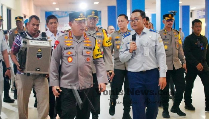 Kapolri Tinjau Kesiapan Terminal Tirtonadi dan Solo Safari Jelang Libur Nataru