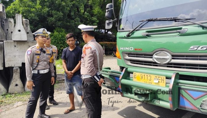 Satlantas Polres Gresik Gelar Pengendalian Operasional Kendaraan Barang untuk Kelancaran Nataru
