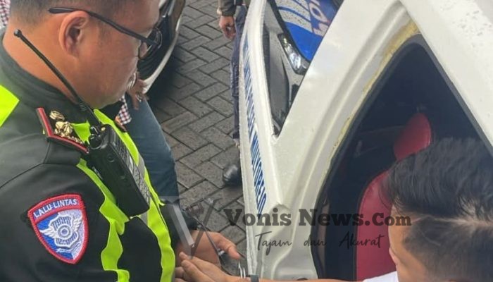 Pengemudi Mobil Mercy Ditahan Tabrak Empat Kendaraan 