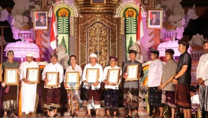Puluhan Seniman Ubud Terima Penghargaan Bergengsi “Natya Sani” pada Momen Natal 2024