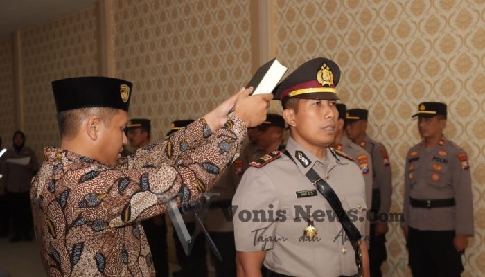 Kapolres Sampang Pimpin Upacara Sertijab Kasat Lantas Polres Sampang