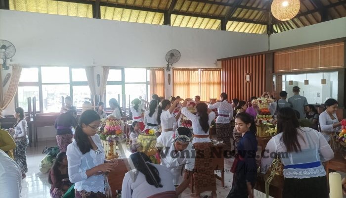 SMK Negeri 3 Denpasar Gelar Gebyar Budaya Triska, Sambut Bulan Bahasa Bali Ke-VII dengan Lomba Gebogan dan Ngelawar
