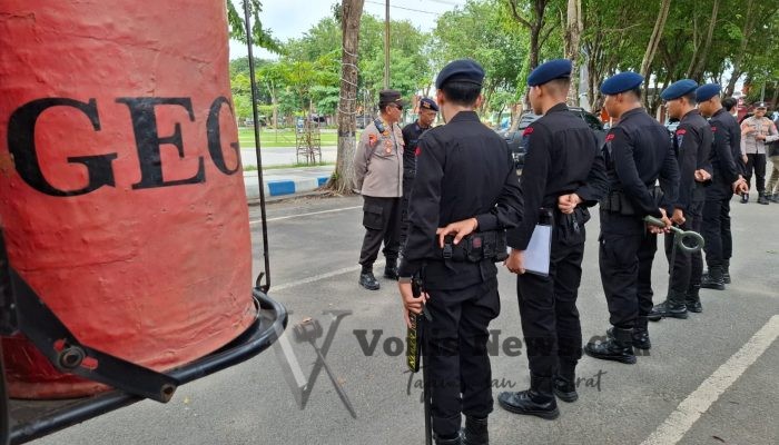 Ratusan Personel Polres Sampang Siap Amankan Sertijab Bupati dan Wakil Bupati Periode 2025-2030