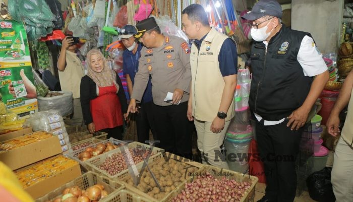 Satgas Pangan Polda Jatim Temukan Kecurangan Volume Minyak Goreng di Pasar Wonokromo