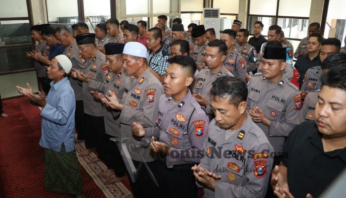 Polres Pelabuhan Tanjung Perak Gelar Sholat Gaib untuk 3 Personel Gugur dalam Tugas di Way Kanan Lampung