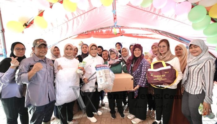 DWP Kemensos Salurkan Bantuan untuk Korban Banjir di Bekasi