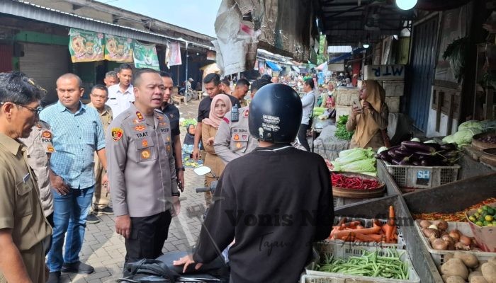 Kapolres Tulungagung dan Satgas Pangan Cek Harga Bahan Pokok Jelang Idul Fitri 2025