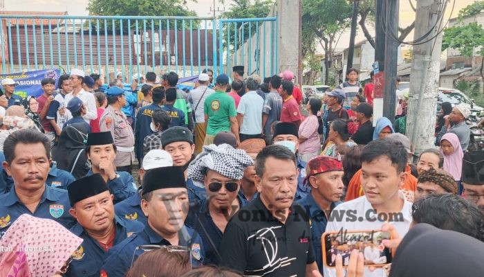 Aliansi Madura Nasional Bagikan Ribuan Takjil dan Zakat untuk Warga Surabaya