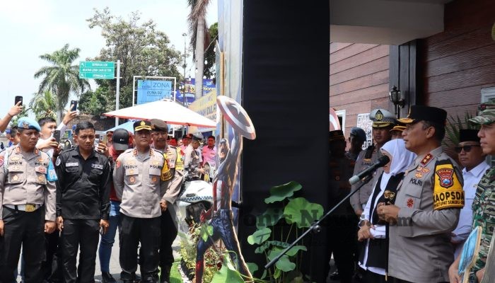 Kapolda Jatim Bersama Pangdam V Brawijaya dan Gubernur Tinjau Arus Mudik di Pelabuhan Ketapang