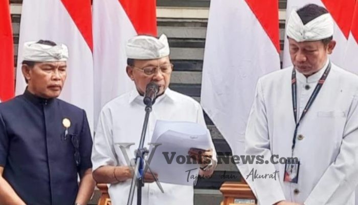 Jaga Kebersihan Kawasan Suci Pura Besakih, Gubernur Bali Wayan Koster Imbau Masyarakat Taati Aturan