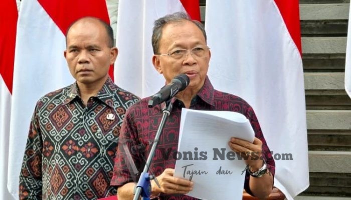 Wujudkan Bali Bersih, Gubernur Wayan Koster Terbitkan SE Nomor 09 Tahun 2025 Tentang Pembatasan Plastik Sekali Pakai