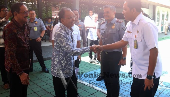 Gubernur Wayan Koster Tegaskan WNA Perusak Klinik di Pecatu Segera Dideportasi: “Tidak Ada Ampun