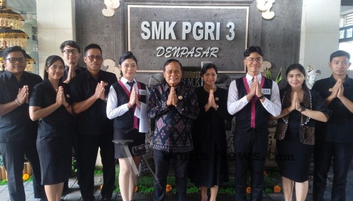 Kepala SMK PGRI 3 Denpasar Ucapkan Rahajeng Galungan dan Kuningan 2025, Ajak Sebarkan Kebaikan