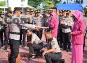 Pengabdian Terbaik, Dua Anggota Polres Gresik Diganjar Kenaikan Pangkat