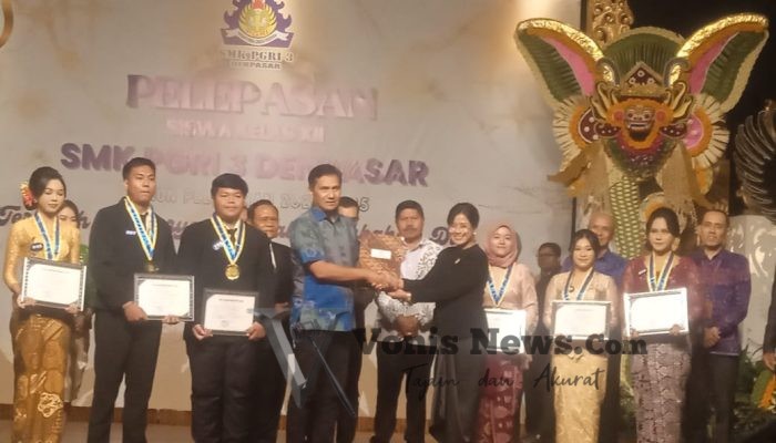 Penuh Haru dan Kebersamaan, SMK PGRI 3 Denpasar Lepas 297 Siswa Kelas XII