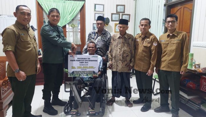 Peringati Hari Kebangkitan Nasional ke-117, Perhutani Bondowoso Salurkan Bantuan Rp100 Juta untuk Rehabilitasi Masjid di Situbondo