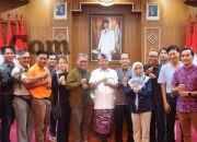 Wayan Koster Tegas Larang Produksi Aqua Botol Plastik di Bawah 1 Liter di Bali