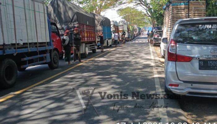 Atasi Kemacetan di Pelabuhan Ketapang, Satlantas Polresta Banyuwangi Alihkan Truk Logistik ke Dermaga Alternatif dan Siapkan Buffer Zone