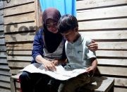 Kado HUT RI, PLN Salurkan Bantuan Pasang Listrik Gratis 2.821 Keluarga Prasejahtera di Seluruh Indonesia